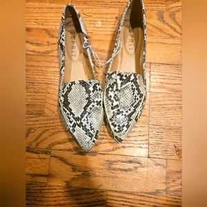 Esprit aize 6.5 leopard/ print with white NWOT BRAND NEW SHOES